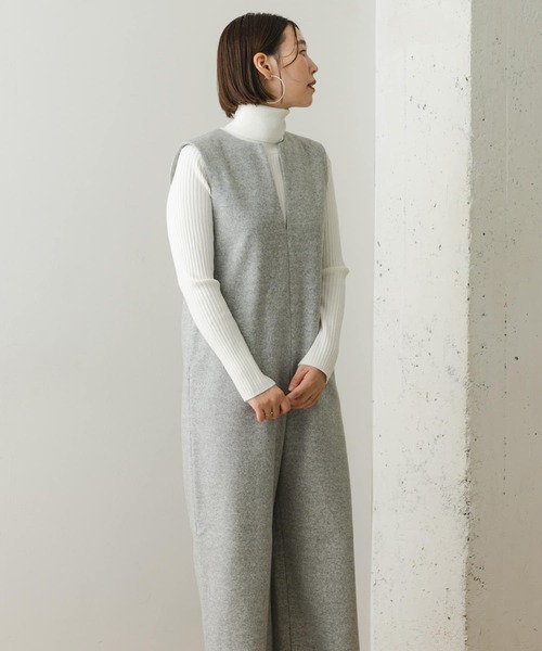 F by ROSSO（エフバイロッソ）の「『34サイズも展開』『UR TECH』F by ROSSO　ウールライクキーネックオールインワン（サロペット/オーバーオール・レディース・ネイビー/ライトグレー・34/38/36）」の4枚目の写真