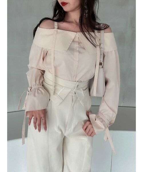 dazzlin(ダズリン)の「キャンディースリーブオフショルシャツブラウス(シャツ/ブラウス・レディース・ブルー/オフホワイト/ピンク/イエロー/グレー・FREE/SMALL)」の5枚目の写真