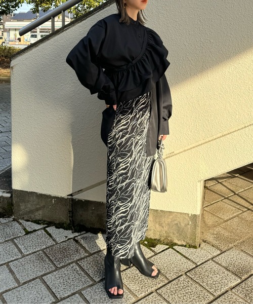 y/m by misato（イムバイミサト）の「アート柄カットプリーツスカート（スカート・レディース・ブラック・FREE）」の2枚目の写真