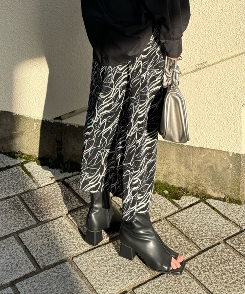 y/m by misato（イムバイミサト）の「アート柄カットプリーツスカート（スカート・レディース・ブラック・FREE）」の3枚目の写真