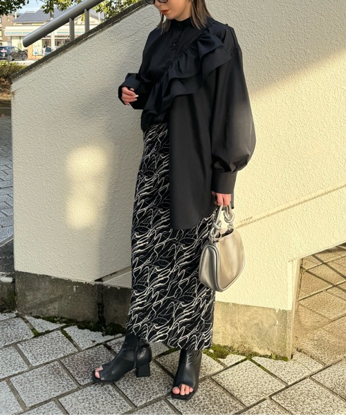 y/m by misato（イムバイミサト）の「アート柄カットプリーツスカート（スカート・レディース・ブラック・FREE）」の4枚目の写真