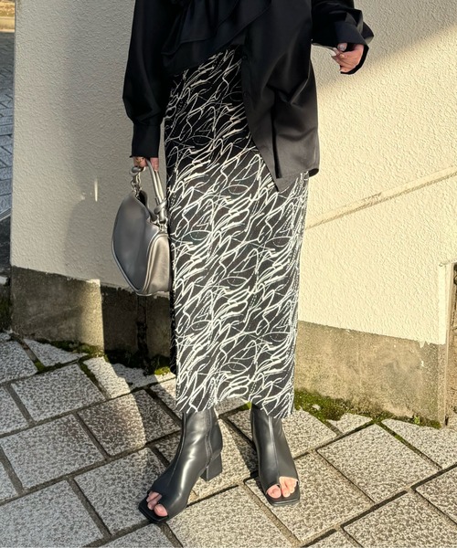 y/m by misato（イムバイミサト）の「アート柄カットプリーツスカート（スカート・レディース・ブラック・FREE）」の6枚目の写真