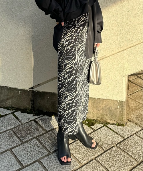 y/m by misato（イムバイミサト）の「アート柄カットプリーツスカート（スカート・レディース・ブラック・FREE）」の8枚目の写真