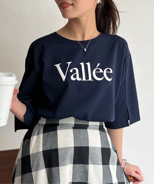 Chez toi(シェトワ)の「立体ロゴ袖スリットポンチプルオーバー(Tシャツ/カットソー・レディース・ネイビー/オフホワイト/アイボリー・FREE)」の2枚目の写真