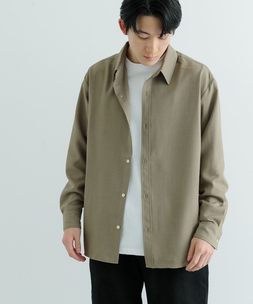ITEMS URBANRESEARCH(アイテムズ アーバンリサーチ)の「ポリエステルトロ ロングスリーブ シャツ(シャツ/ブラウス・メンズ・ベージュ/ブラック/グレー・MEDIUM/LARGE)」の1枚目の写真