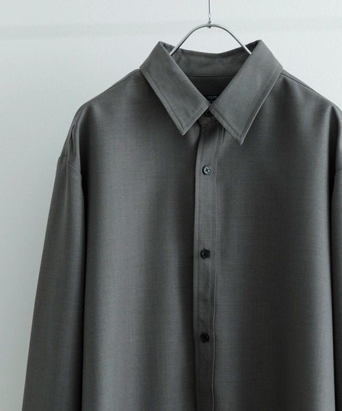 ITEMS URBANRESEARCH(アイテムズ アーバンリサーチ)の「ポリエステルトロ ロングスリーブ シャツ(シャツ/ブラウス・メンズ・ベージュ/ブラック/グレー・MEDIUM/LARGE)」の3枚目の写真