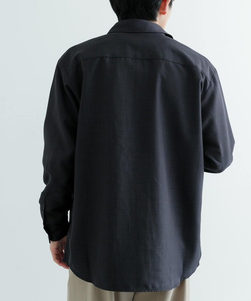 ITEMS URBANRESEARCH(アイテムズ アーバンリサーチ)の「ポリエステルトロ ロングスリーブ シャツ(シャツ/ブラウス・メンズ・ベージュ/ブラック/グレー・MEDIUM/LARGE)」の8枚目の写真