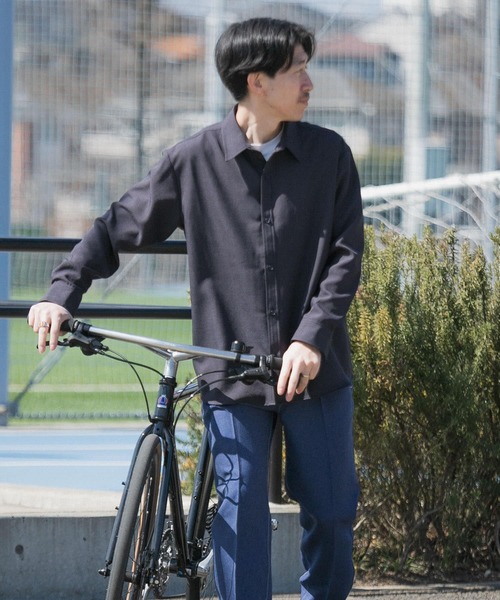 ITEMS URBANRESEARCH(アイテムズ アーバンリサーチ)の「ポリエステルトロ ロングスリーブ シャツ(シャツ/ブラウス・メンズ・ベージュ/ブラック/グレー・MEDIUM/LARGE)」の9枚目の写真