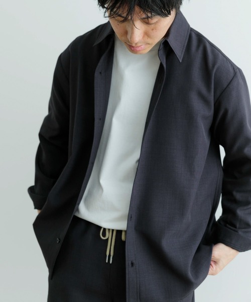ITEMS URBANRESEARCH(アイテムズ アーバンリサーチ)の「ポリエステルトロ ロングスリーブ シャツ(シャツ/ブラウス・メンズ・ベージュ/ブラック/グレー・MEDIUM/LARGE)」の13枚目の写真