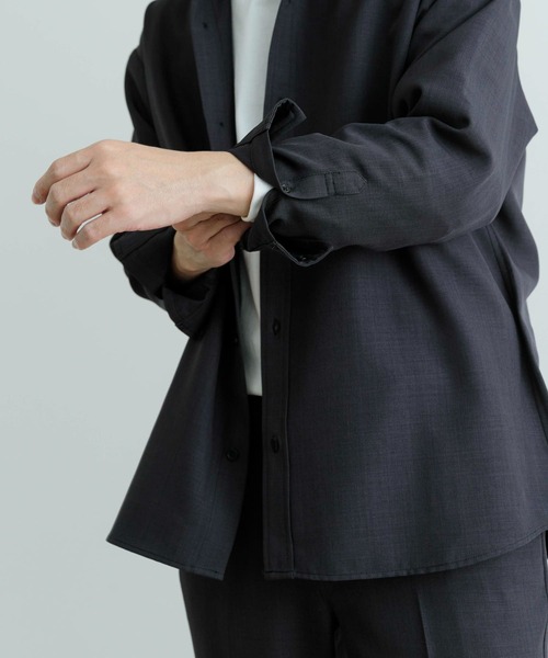 ITEMS URBANRESEARCH(アイテムズ アーバンリサーチ)の「ポリエステルトロ ロングスリーブ シャツ(シャツ/ブラウス・メンズ・ベージュ/ブラック/グレー・MEDIUM/LARGE)」の16枚目の写真