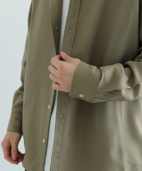 ITEMS URBANRESEARCH(アイテムズ アーバンリサーチ)の「ポリエステルトロ ロングスリーブ シャツ(シャツ/ブラウス・メンズ・ベージュ/ブラック/グレー・MEDIUM/LARGE)」の19枚目の写真