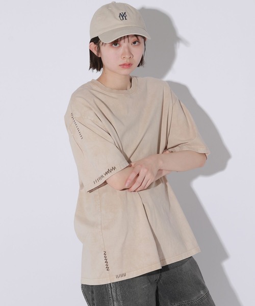 Anui（アニュイ）の「【UNISEX/2サイズ展開】ピグメントステッチTシャツ（Tシャツ/カットソー・レディース・チャコールグレー/ベージュ/ピンク・LARGE/MEDIUM）」の2枚目の写真