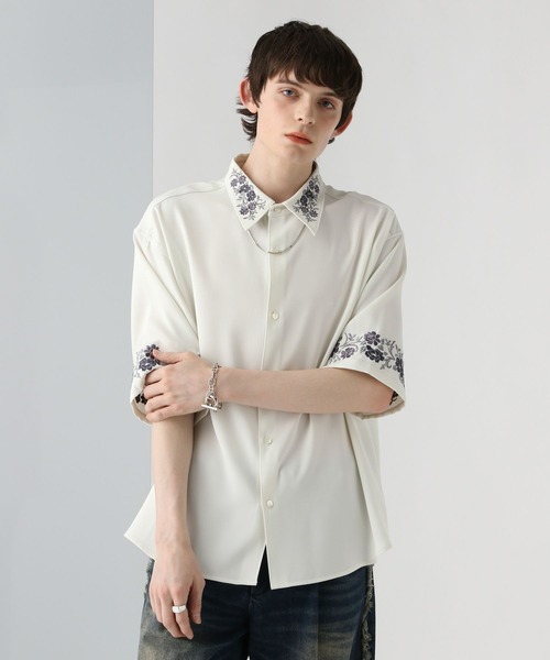 トロミシシュウシャツSS(HARE) ホワイト HARE（ハレ）の「トロミシシュウシャツ(HARE)（シャツ/ブラウス