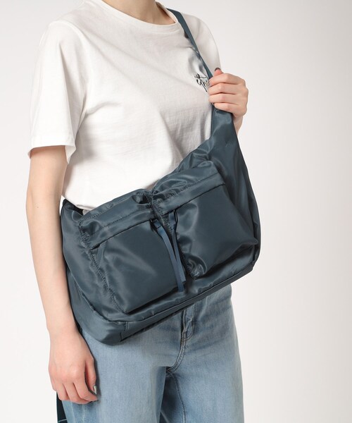 Ober Tashe(オーバータッシェ)の「ロメボディバッグ(ボディバッグ/ウエストポーチ・レディース・ブラック/ライトグレー/ブルー系その他/カーキ・FREE)」の5枚目の写真