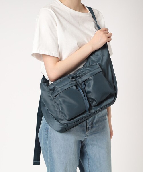 Ober Tashe(オーバータッシェ)の「ロメボディバッグ(ボディバッグ/ウエストポーチ・レディース・ブラック/ライトグレー/ブルー系その他/カーキ・FREE)」の4枚目の写真