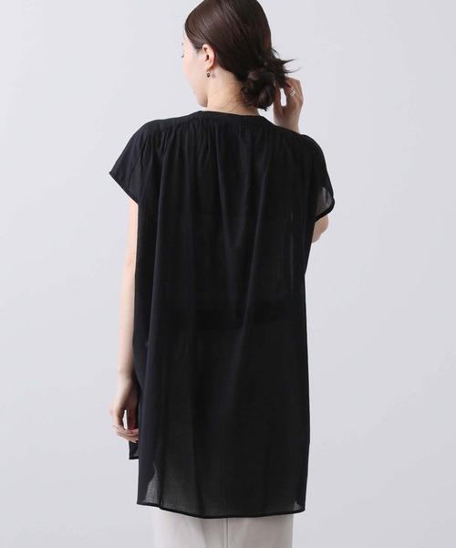 Torrazzo Donna（トラッゾドンナ）の「Cヨークピンタックブラウス 