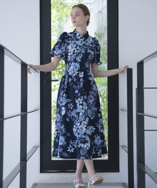 AND COUTURE（アンドクチュール）の「フラワープリントタックシャツ