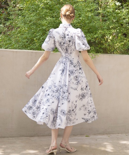 AND COUTURE（アンドクチュール）の「フラワープリントタックシャツ