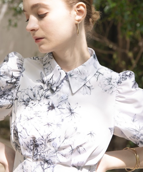 フラワープリントタックシャツワンピースAndCouture アンドクチュール花柄 AND COUTURE フラワープリントタックシャツワンピース - メルカリ
