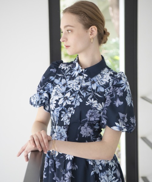 AND COUTURE（アンドクチュール）の「フラワープリントタック