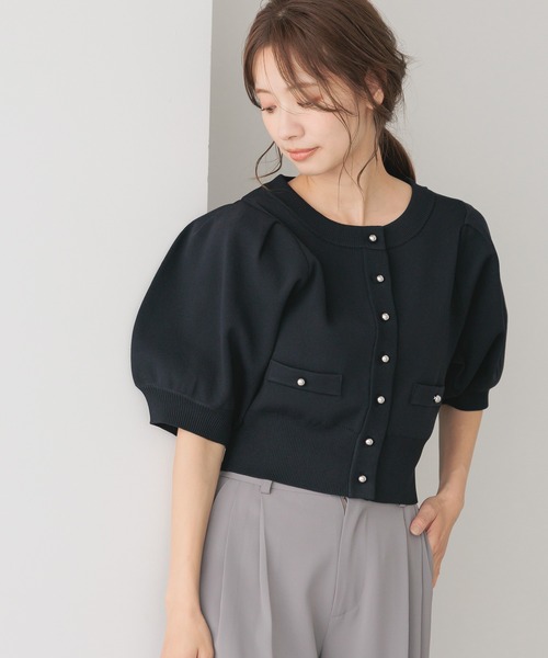 mysty woman（ミスティウーマン）の「メタルボタンショートカーディガン　135561（カーディガン/ボレロ・レディース・オフホワイト/グリーン/ネイビー・FREE）」の3枚目の写真