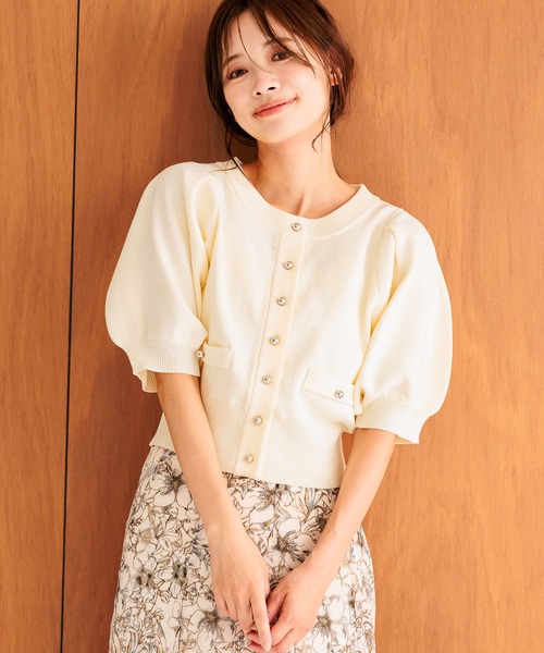 mysty woman（ミスティウーマン）の「メタルボタンショートカーディガン　135561（カーディガン/ボレロ・レディース・オフホワイト/グリーン/ネイビー・FREE）」の2枚目の写真