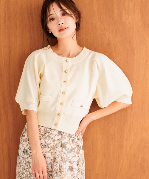 mysty woman（ミスティウーマン）の「メタルボタンショートカーディガン　135561（カーディガン/ボレロ・レディース・オフホワイト/グリーン/ネイビー・FREE）」の18枚目の写真