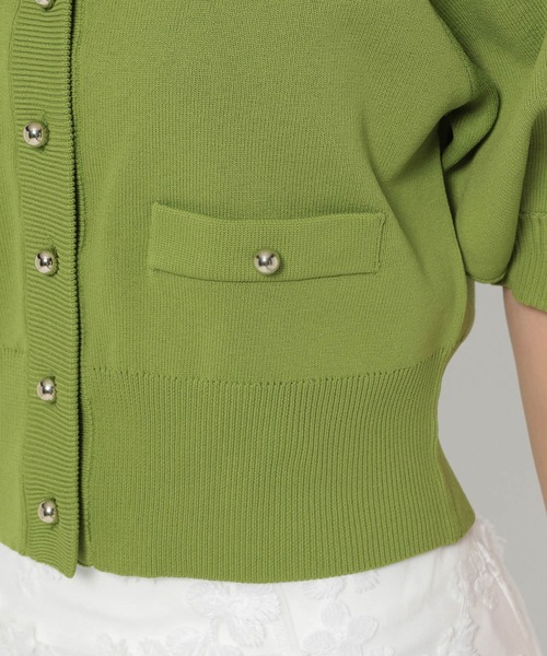 mysty woman（ミスティウーマン）の「メタルボタンショートカーディガン　135561（カーディガン/ボレロ・レディース・オフホワイト/グリーン/ネイビー・FREE）」の7枚目の写真