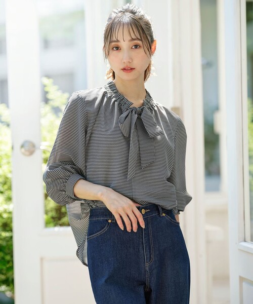 ANY SIS（エニィスィス）の「【洗える】フリルボウタイ ブラウス（シャツ/ブラウス・レディース・ブラック系3/アイボリー系・2）」の2枚目の写真