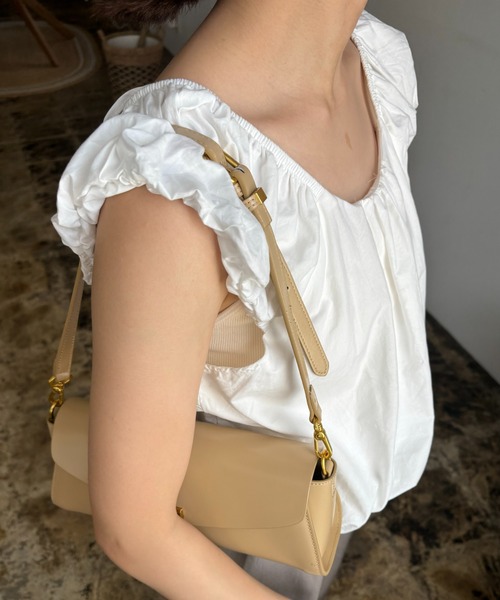 Amiur(エミレ)の「cloud back ribbon tops / クラウドバックリボントップス(Tシャツ/カットソー・レディース・クリーム/ホワイト/ブラック・FREE)」の2枚目の写真