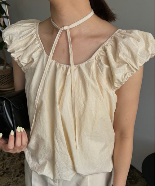 Amiur(エミレ)の「cloud back ribbon tops / クラウドバックリボントップス(Tシャツ/カットソー・レディース・クリーム/ホワイト/ブラック・FREE)」の1枚目の写真