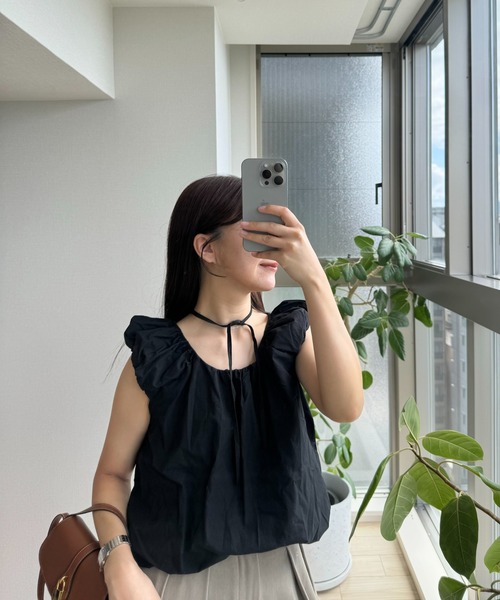 Amiur(エミレ)の「cloud back ribbon tops / クラウドバックリボントップス(Tシャツ/カットソー・レディース・クリーム/ホワイト/ブラック・FREE)」の3枚目の写真
