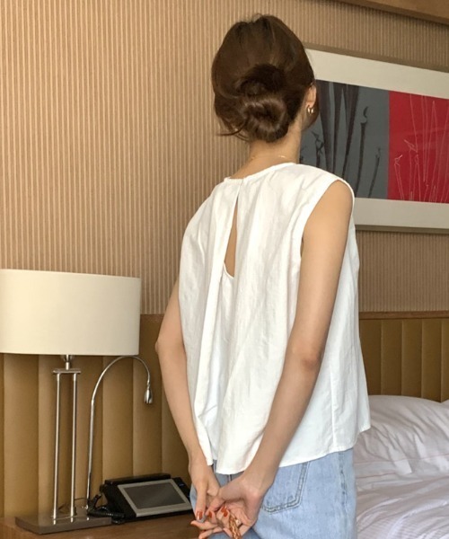 N.s(エヌドットエス)の「バックスリットノースリーブトップス(Tシャツ/カットソー・レディース・ブラック/ホワイト/ブルー・FREE)」の5枚目の写真