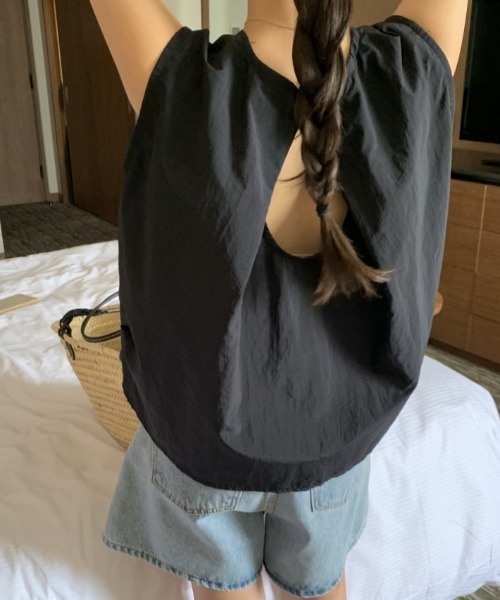 N.s(エヌドットエス)の「バックスリットノースリーブトップス(Tシャツ/カットソー・レディース・ブラック/ホワイト/ブルー・FREE)」の10枚目の写真