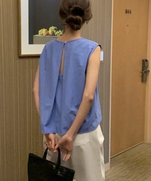 N.s(エヌドットエス)の「バックスリットノースリーブトップス(Tシャツ/カットソー・レディース・ブラック/ホワイト/ブルー・FREE)」の14枚目の写真