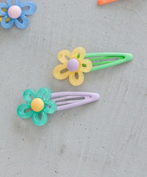 LOWRYS FARM(ローリーズファーム)の「フラワー2Pセットヘアピン 138474(ヘアピン・キッズ・ブルー/ピンク/パープル/イエロー・FREE)」の4枚目の写真
