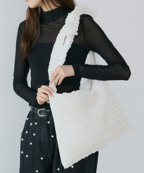 PERNA（ペルナ）の「フリルショルダートートバッグ（ショルダーバッグ・レディース・キャメル/ホワイト・FREE）」の2枚目の写真