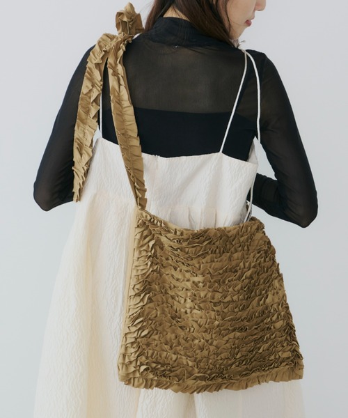 PERNA（ペルナ）の「フリルショルダートートバッグ（ショルダーバッグ・レディース・キャメル/ホワイト・FREE）」の5枚目の写真