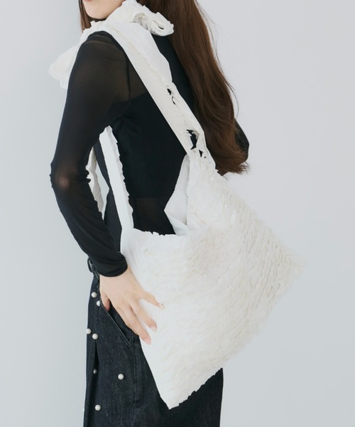 PERNA（ペルナ）の「フリルショルダートートバッグ（ショルダーバッグ・レディース・キャメル/ホワイト・FREE）」の8枚目の写真