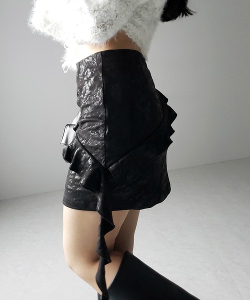 me+em select（ミームセレクト）の「※※【 ２color 】ヴィンテージスエードアシンメトリーフリルミニスカート／ vintage suede asymmetry frill mini skirt（スカート・レディース・ブラック/ブラウン・MEDIUM/SMALL/LARGE）」の4枚目の写真