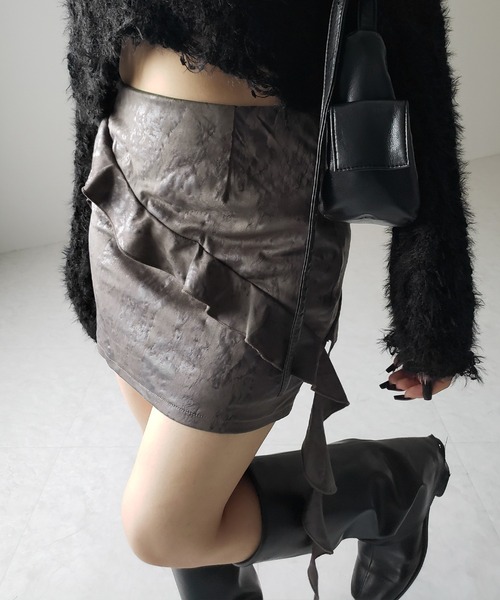 me+em select（ミームセレクト）の「※※【 ２color 】ヴィンテージスエードアシンメトリーフリルミニスカート／ vintage suede asymmetry frill mini skirt（スカート・レディース・ブラック/ブラウン・MEDIUM/SMALL/LARGE）」の19枚目の写真