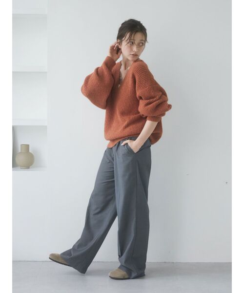 Ungrid(アングリッド)の「深Vネックルーズニット(ニット/セーター・レディース・オレンジ/ブルー/アイボリー・FREE)」の17枚目の写真