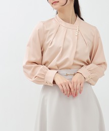 アシメネックパール装飾ブラウス