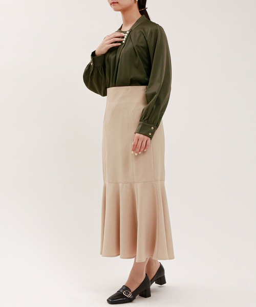 TRUDEA（トルディア）の「アシメネックパール装飾ブラウス（シャツ/ブラウス・レディース・ホワイト/ネイビー/ブルー/グレイッシュベージュ/カーキ/ピンク/ベージュ/ブルーグリーン・SMALL/MEDIUM/LARGE）」の20枚目の写真
