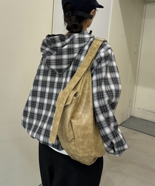 CIAOPANIC TYPY（チャオパニックティピー）の「【UNISEX】ハーフムーンフヴィンテージレザーバック（ショルダーバッグ・メンズ・ブラック/アイボリー/イエロー・ONE SIZE）」の20枚目の写真