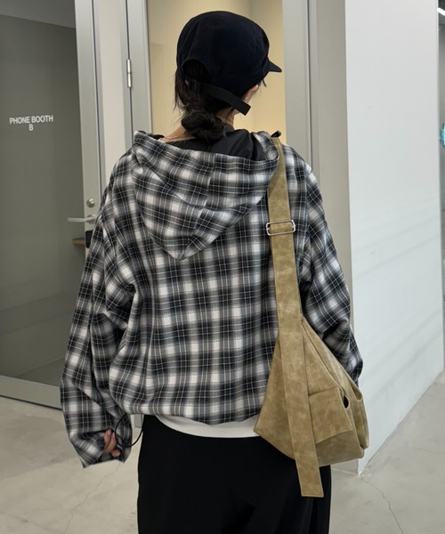 CIAOPANIC TYPY（チャオパニックティピー）の「【UNISEX】ハーフムーンフヴィンテージレザーバック（ショルダーバッグ・メンズ・ブラック/アイボリー/イエロー・ONE SIZE）」の19枚目の写真