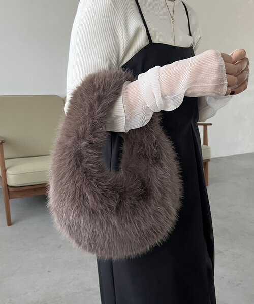 CAPRICIEUX LE'MAGE（カプリシューレマージュ）の「オーバルファーバッグ（ハンドバッグ・レディース・モカ/アイボリー・FREE）」の2枚目の写真