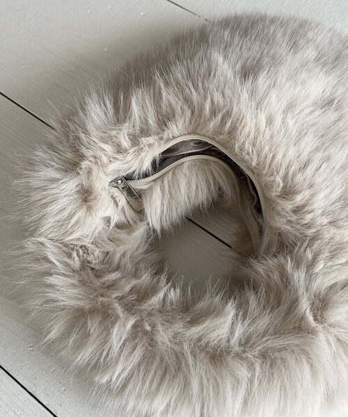 CAPRICIEUX LE'MAGE（カプリシューレマージュ）の「オーバルファーバッグ（ハンドバッグ・レディース・モカ/アイボリー・FREE）」の5枚目の写真