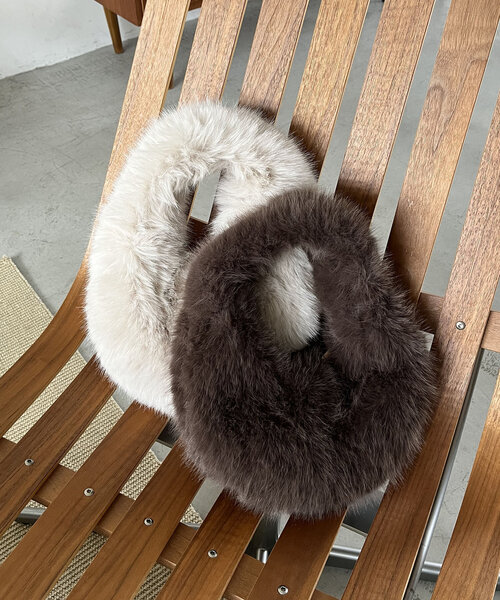 CAPRICIEUX LE'MAGE（カプリシューレマージュ）の「オーバルファーバッグ（ハンドバッグ・レディース・モカ/アイボリー・FREE）」の7枚目の写真