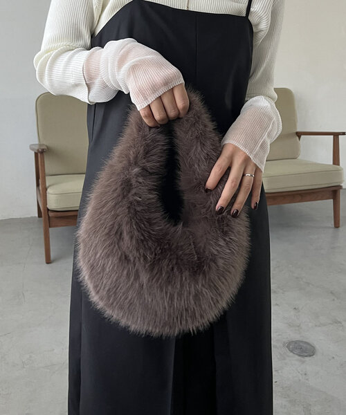 CAPRICIEUX LE'MAGE（カプリシューレマージュ）の「オーバルファーバッグ（ハンドバッグ・レディース・モカ/アイボリー・FREE）」の8枚目の写真